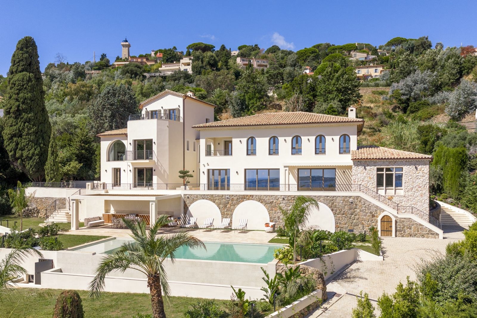 Villa du Golf, a renovated sea-view villa in Golfe-Juan near Cannes